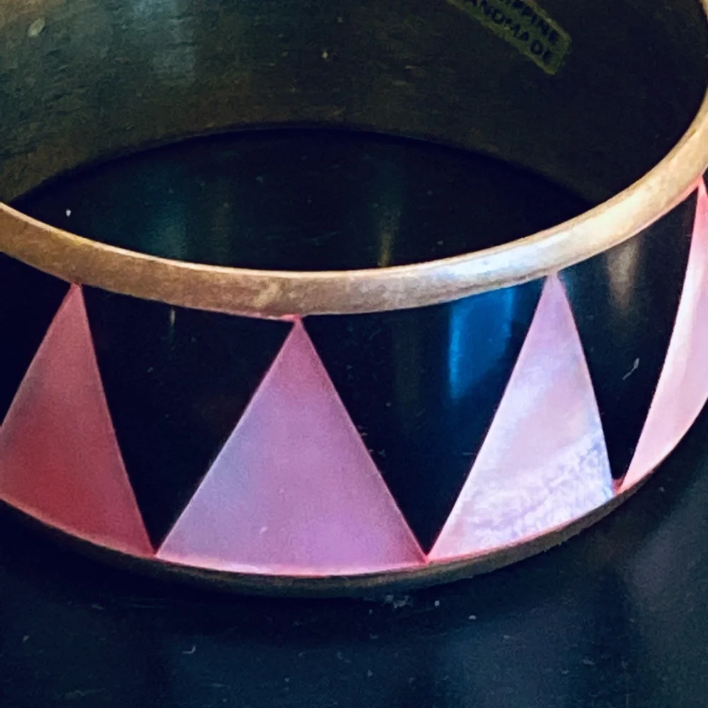 🌟12xHP🌟VTG 1980s-90s Pink Mother of Pearl Black Onyx Brass Bangle Philippines - Picture 3 of 6